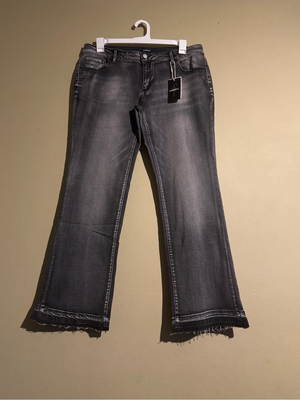Flamingals, Women’s 2XL, Black & Light Denim Flared Jeans With Raw Hem. New.